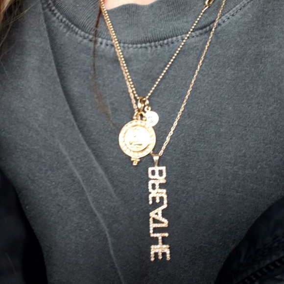 Jennifer Zeuner 14k gold Haven BREATHE necklace - Picture 4 of 9